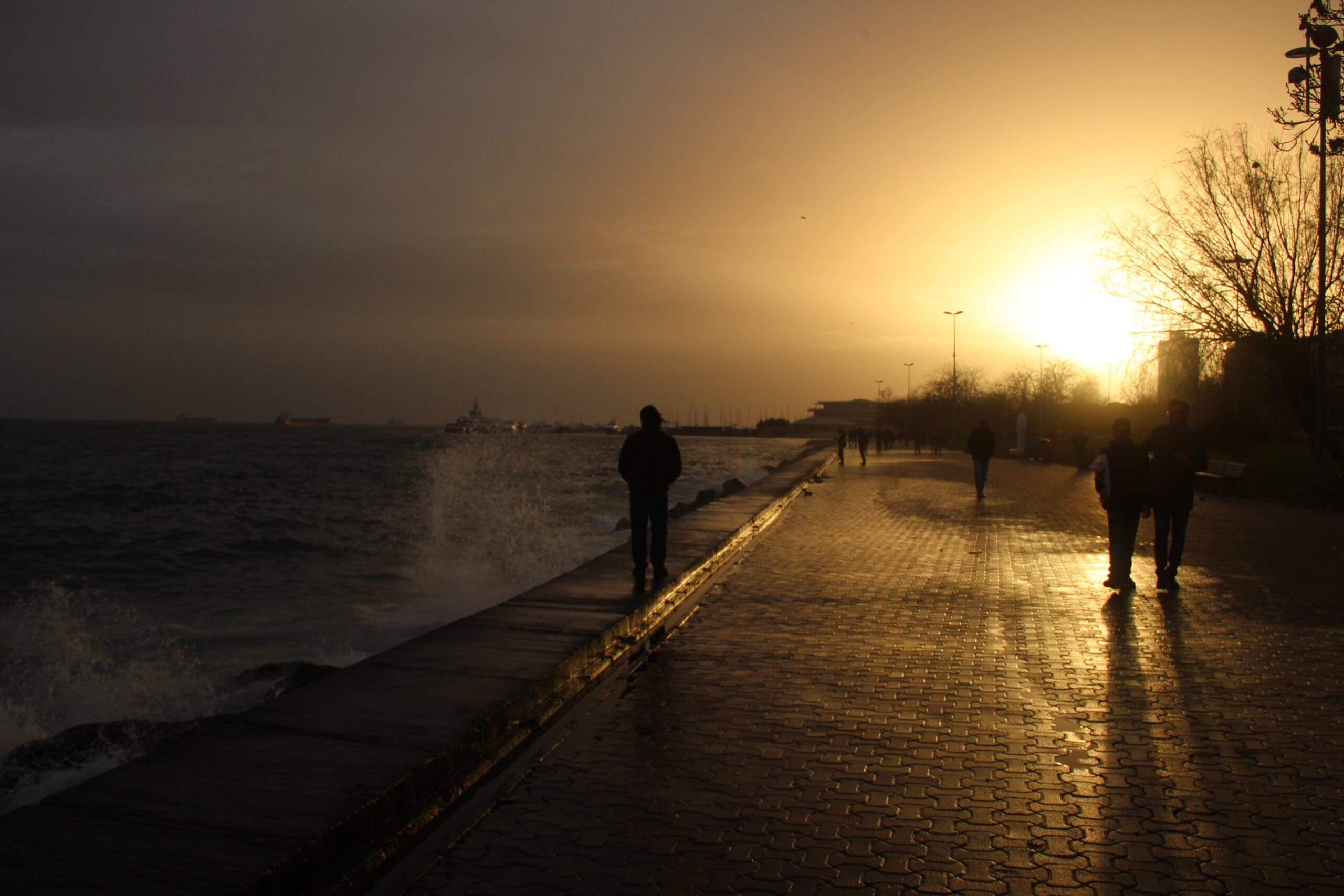Bakirkoy property investment - sunset over the Bakırköy seafront